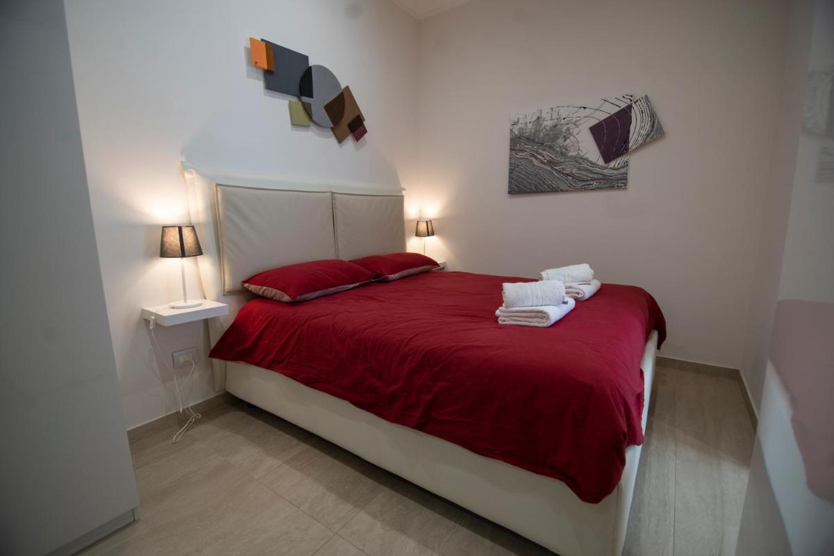 Elegante Suite in Centro Città - Arredo Moderno & Wi-Fi con Smart Tv - Housity