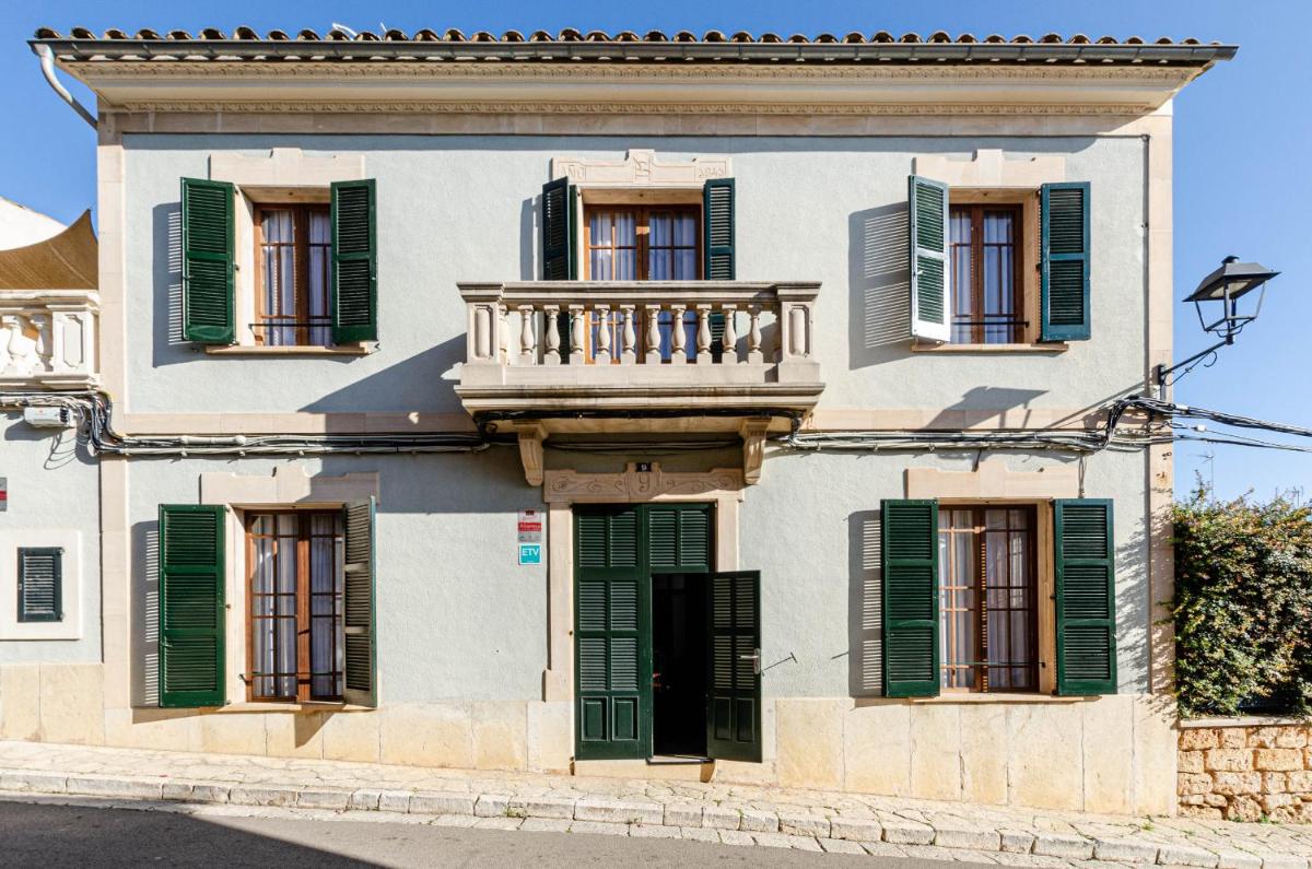 YourHouse Can Bombarda for groups up to 10 guests, perfect for cycling - Housity