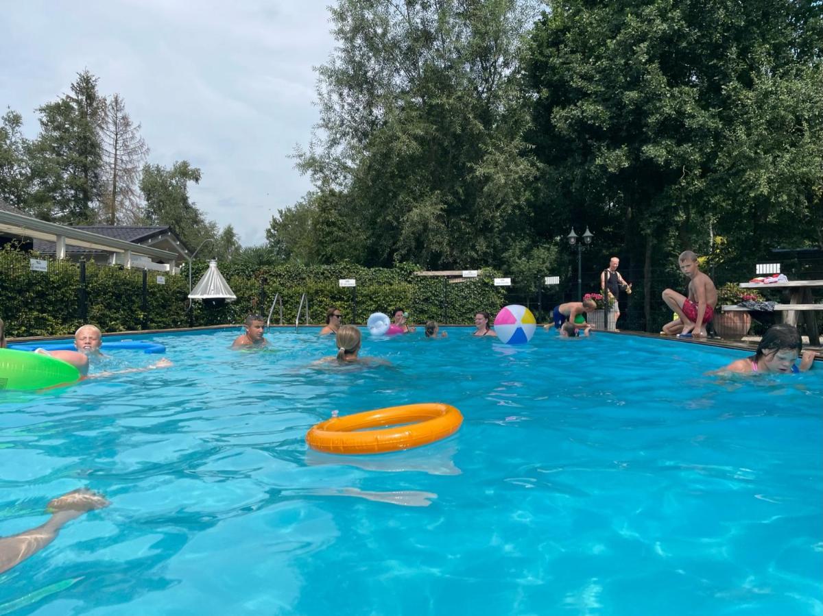 Chalet Beddestee op vakantiepark met zwembad - Housity