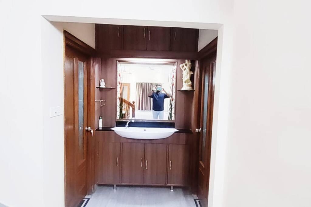 Servostay Luxurious 5 BHK Duplex in Kukatpally - Hizvo