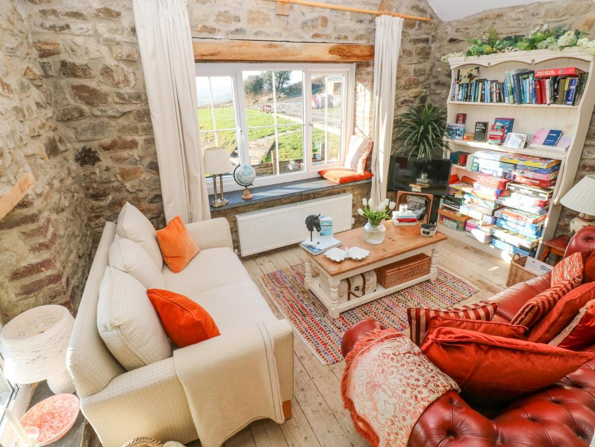 Rustic Period Country Farmhouse - Housity