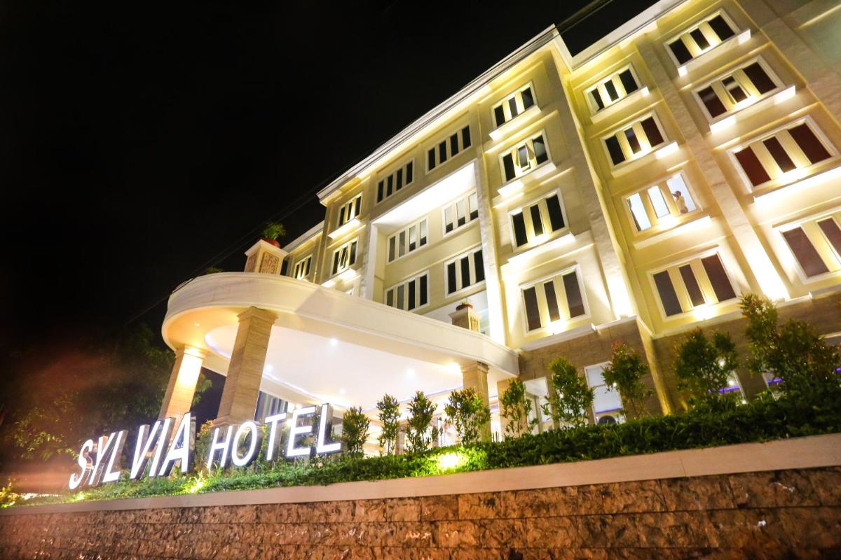 Sylvia Hotel Premier Kupang - Housity