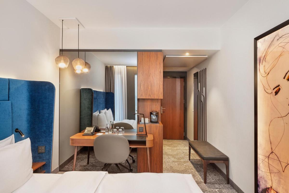 Ein Bett oder Betten in einem Zimmer der Unterkunft HYPERION Hotel München Ein Bett oder Betten in einem Zimmer der Unterkunft HYPERION Hotel München