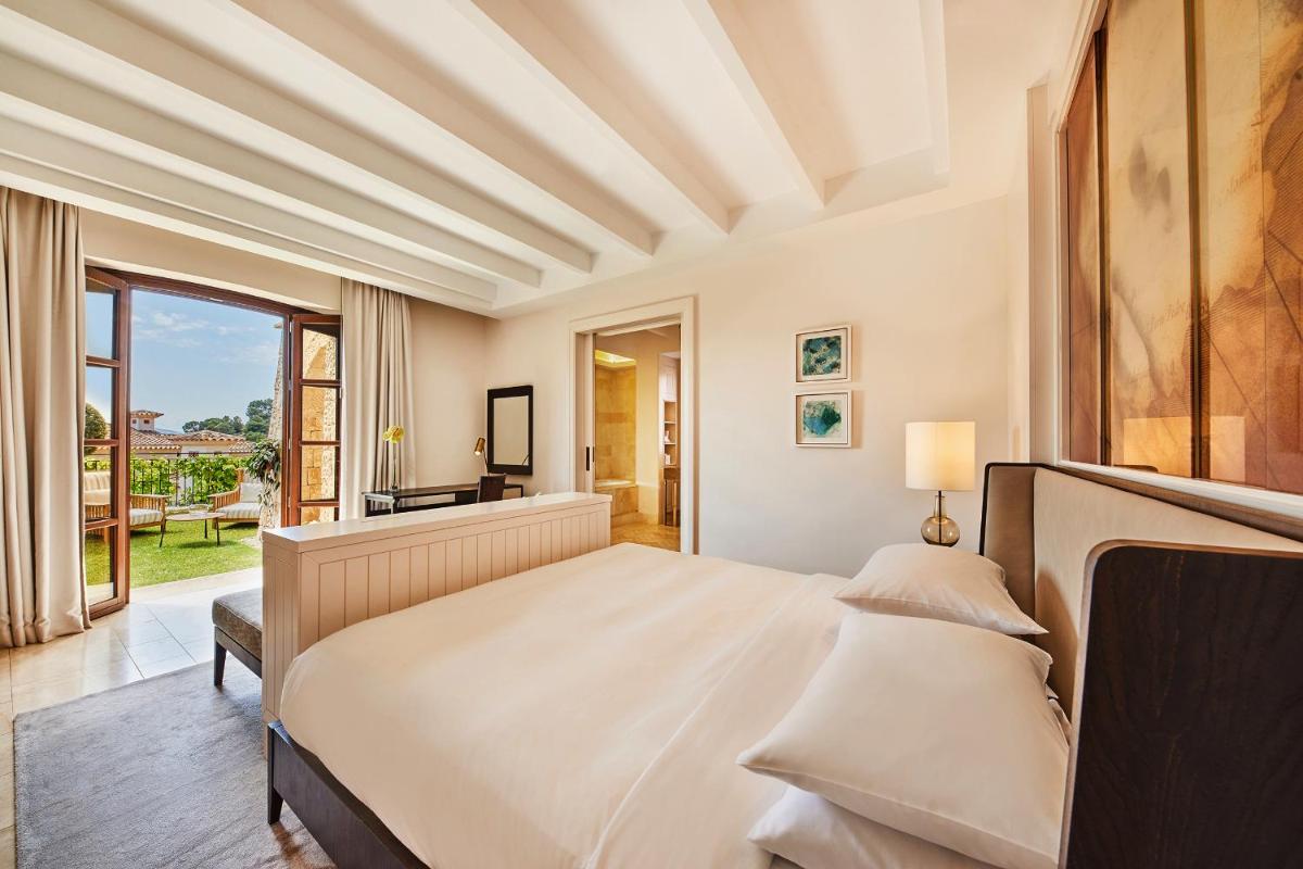 Cama o camas de una habitación en CAP VERMELL GRAND HOTEL