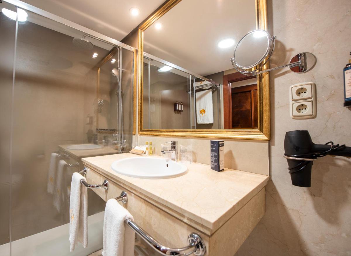 Un baño de Eurostars Araguaney