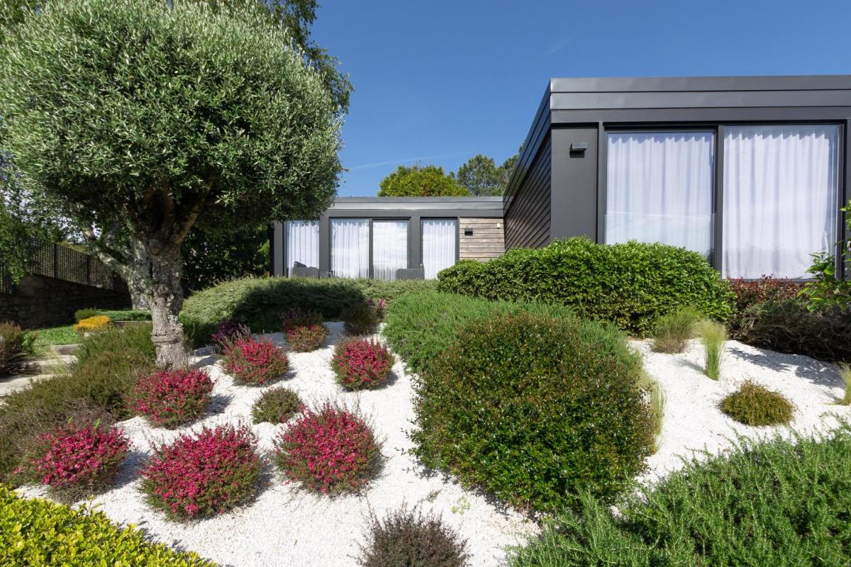 Um jardim no exterior de Prazer da Natureza Resort & Spa
