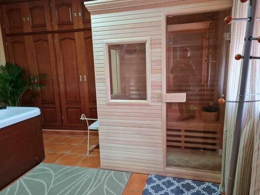 Casa rural con jacuzzi, sauna, barbacoa y barra - Housity