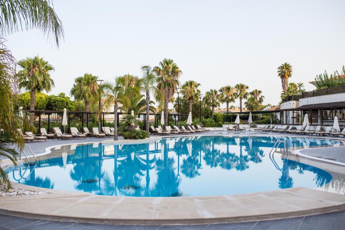 A piscina em ou perto de Wyndham Grand Algarve