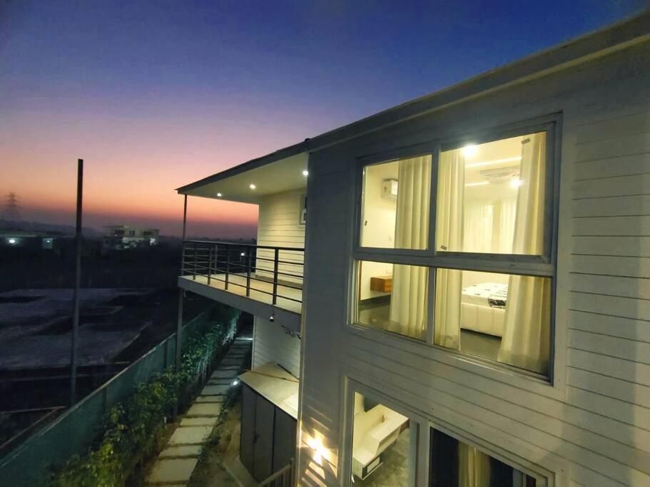 Suitetrails - Shaw Estate-Executive Stay, Near Expo Mart-Mehra Farm