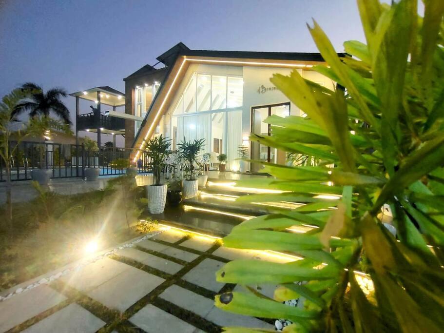 Suitetrails - Shaw Estate-Executive Stay, Near Expo Mart-Mehra Farm