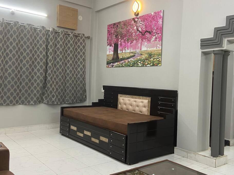 Elegant Villa - Housity