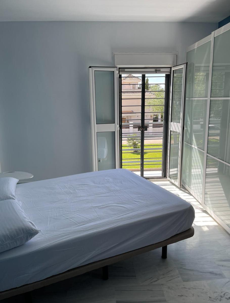 Exclusivo Chalet Sevilla. ¡Jardín & Cocina! - Housity