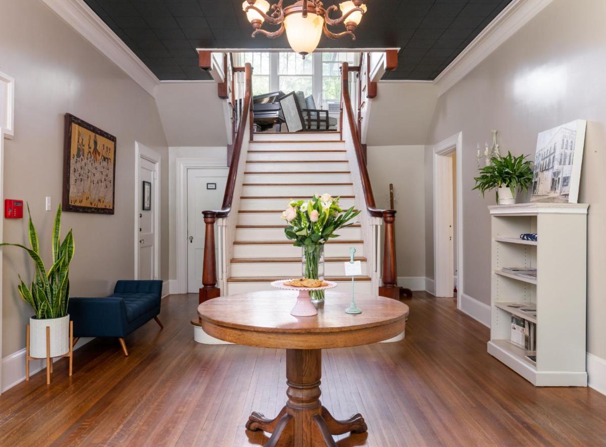 Sweet Biscuit Inn - Housity
