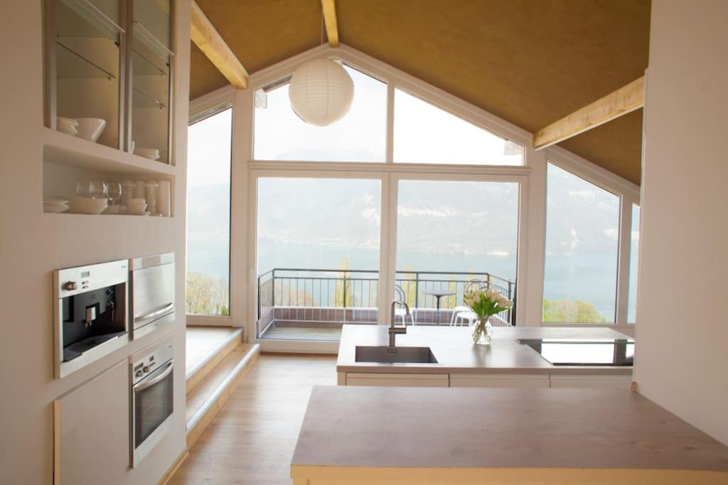Lakeview Gem - Housity