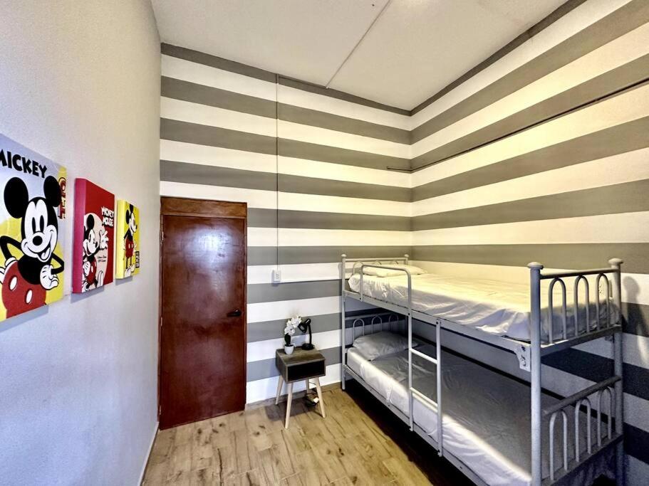 Depa Disney, a 1 cuadra del mar, totalmente nuevo! - Housity