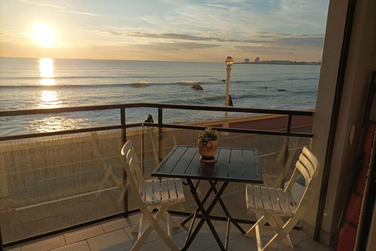 60m beachfront - with lovely terrace - Housity