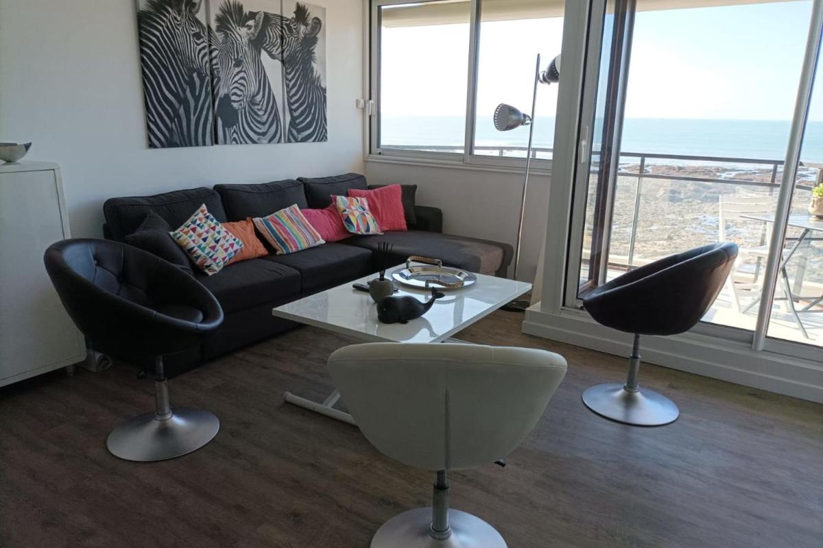 60m beachfront - with lovely terrace - Housity