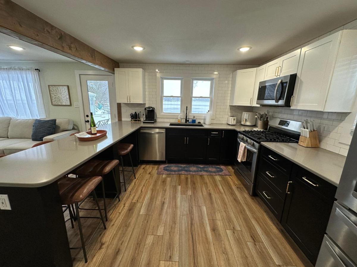 Little York’s Lakeside Chalet - Housity