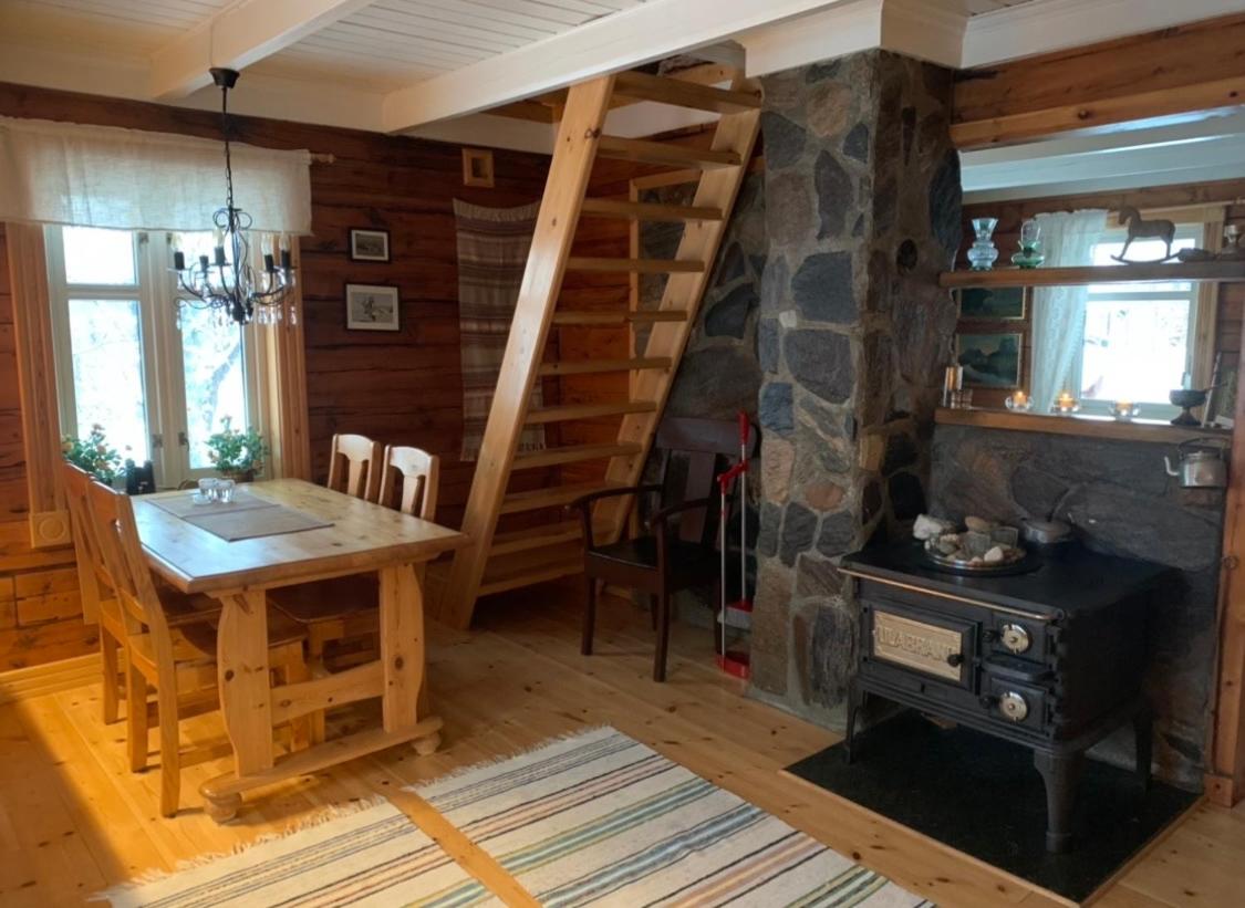 100 Years Old Norwegian Log House in Tromsø - Housity