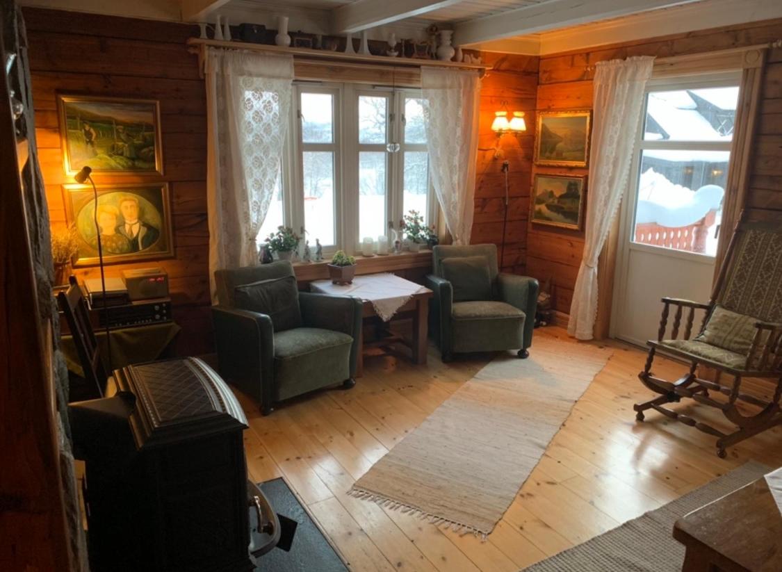 100 Years Old Norwegian Log House in Tromsø - Housity