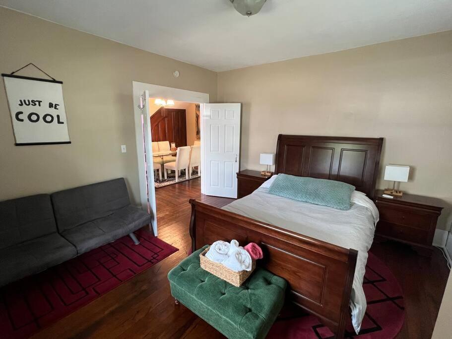 The Purple Door apt in the heart of Radford city - Housity