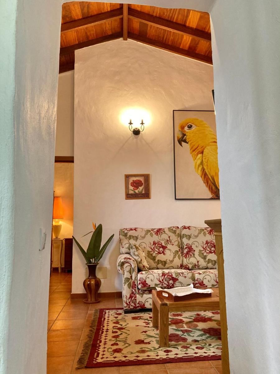 BELLA DORAMAS Casas Rurales Panchita & Millo - Housity