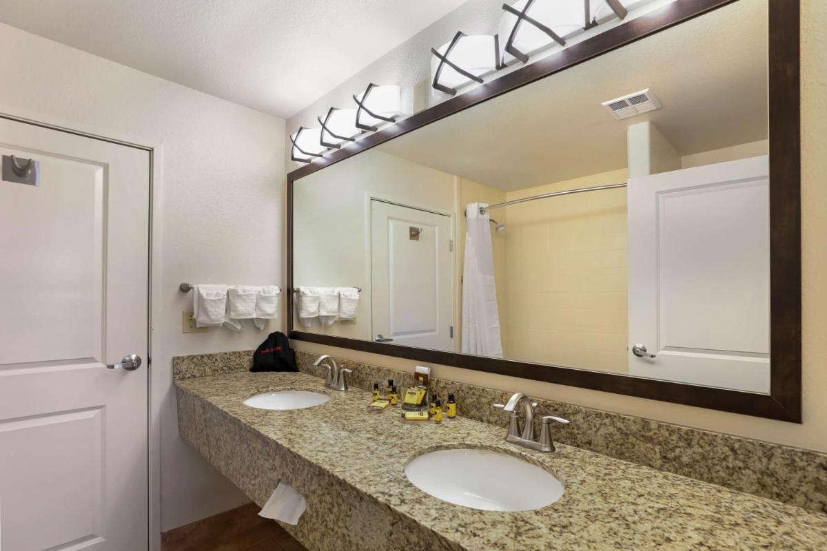Best Western Plus Castle Rock - Housity
