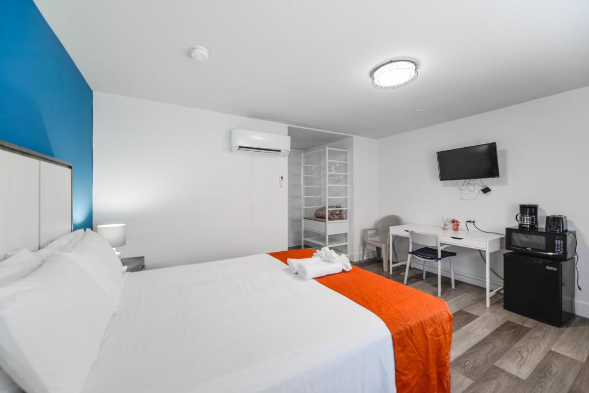 Beachfront Studio with Pool access -M24 - Housity