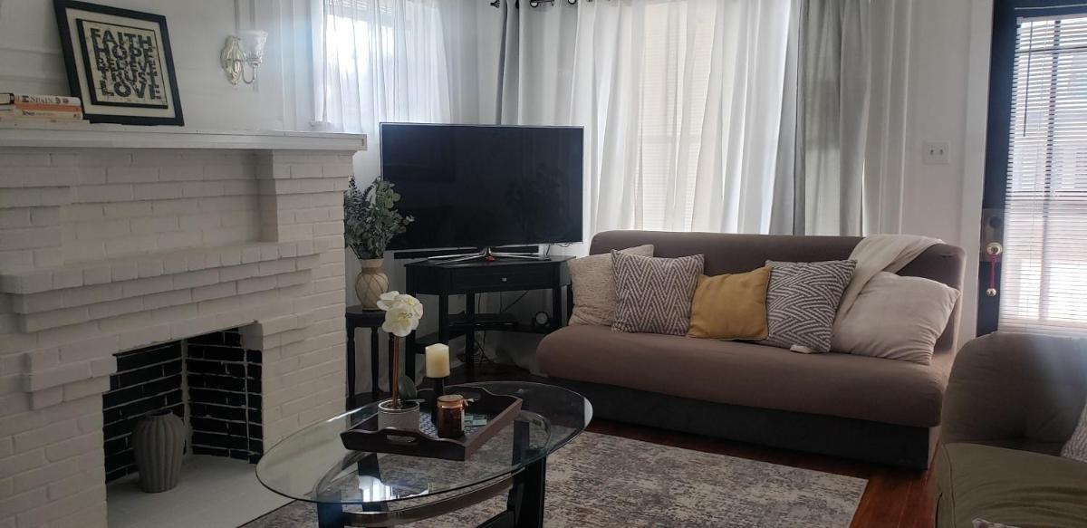 Cozy & Entire Unit - Housity