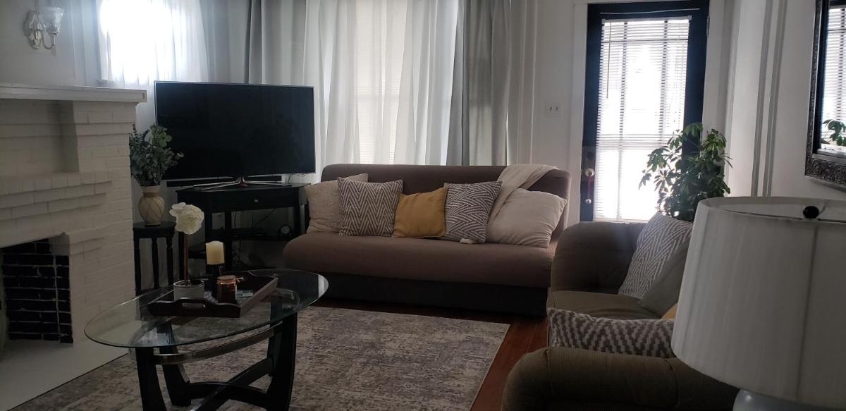 Cozy & Entire Unit - Housity