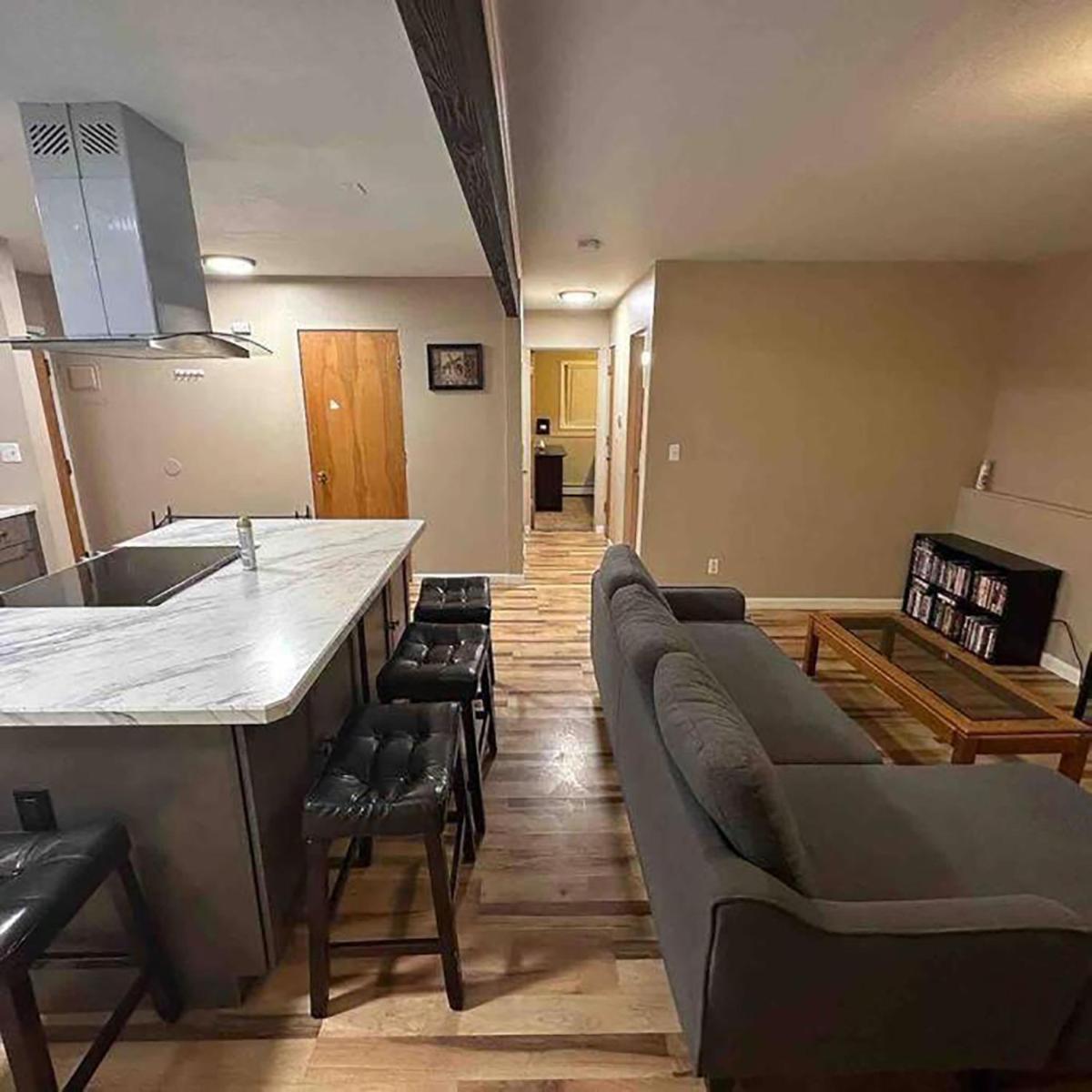 Centrally located 2BR Spacious High-speed Internet - Housity