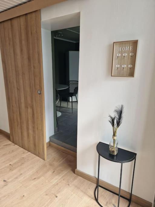 Petite maison chaleureuse avec parking - Housity