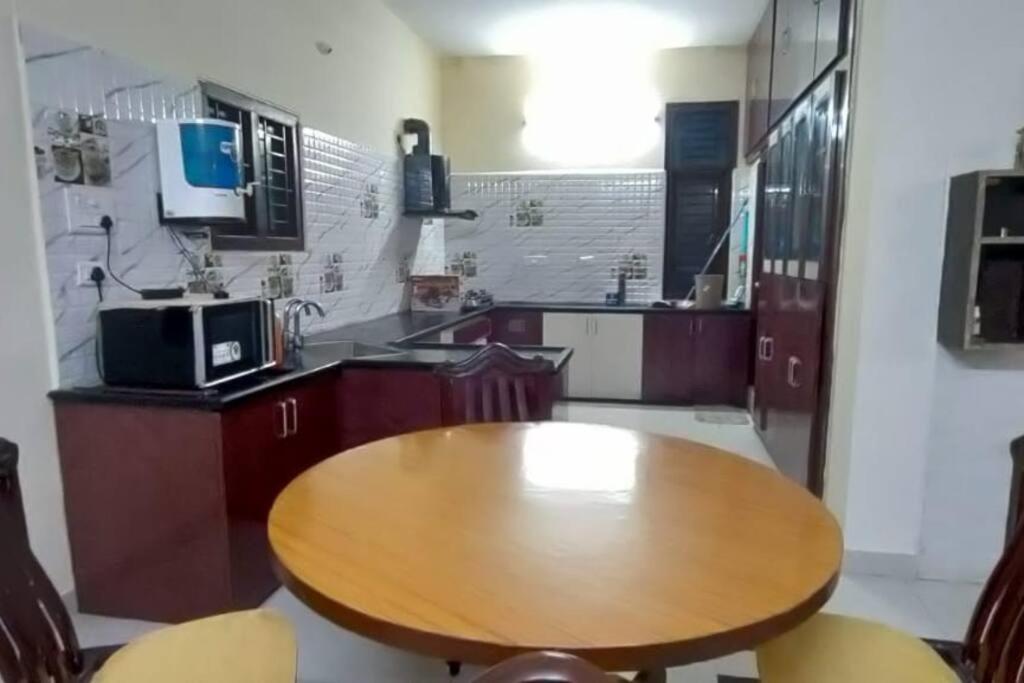 Suitetrails - 3 BHK Fully Furnished Home in KPHB with Parking