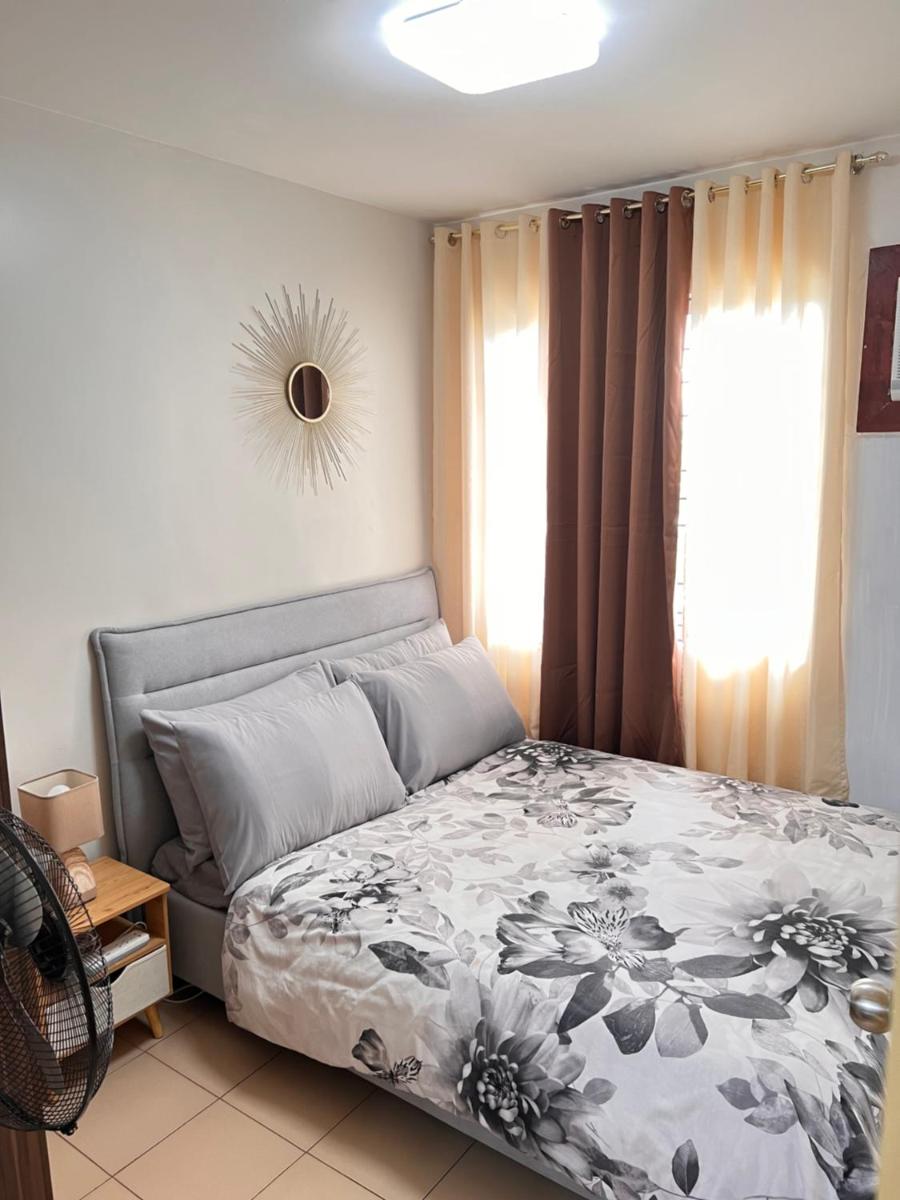 One Spatial Two Bedroom Condominium Unit with Pool and Gym free Netflix and wifi - Housity