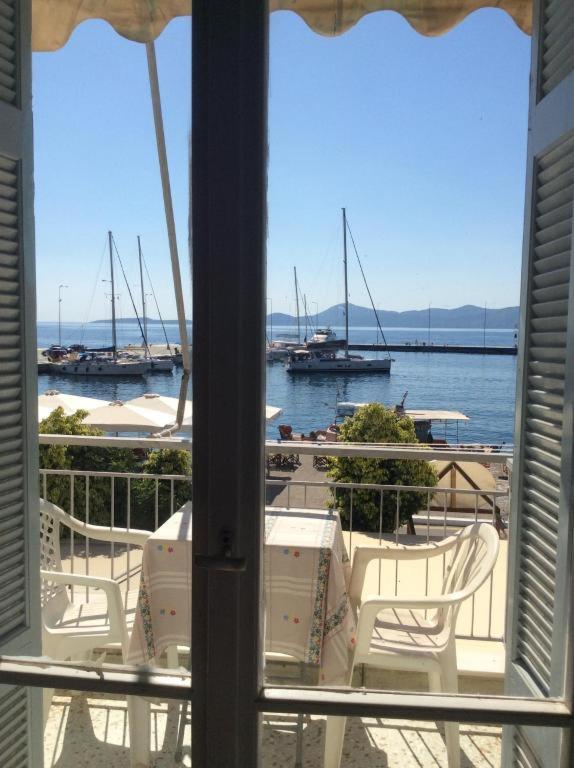 Giannis Rooms - Housity