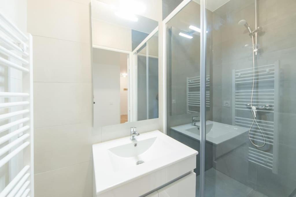 Suite Moderne Familiale 8 Pers - Disney 10m - 2 SDB - Housity