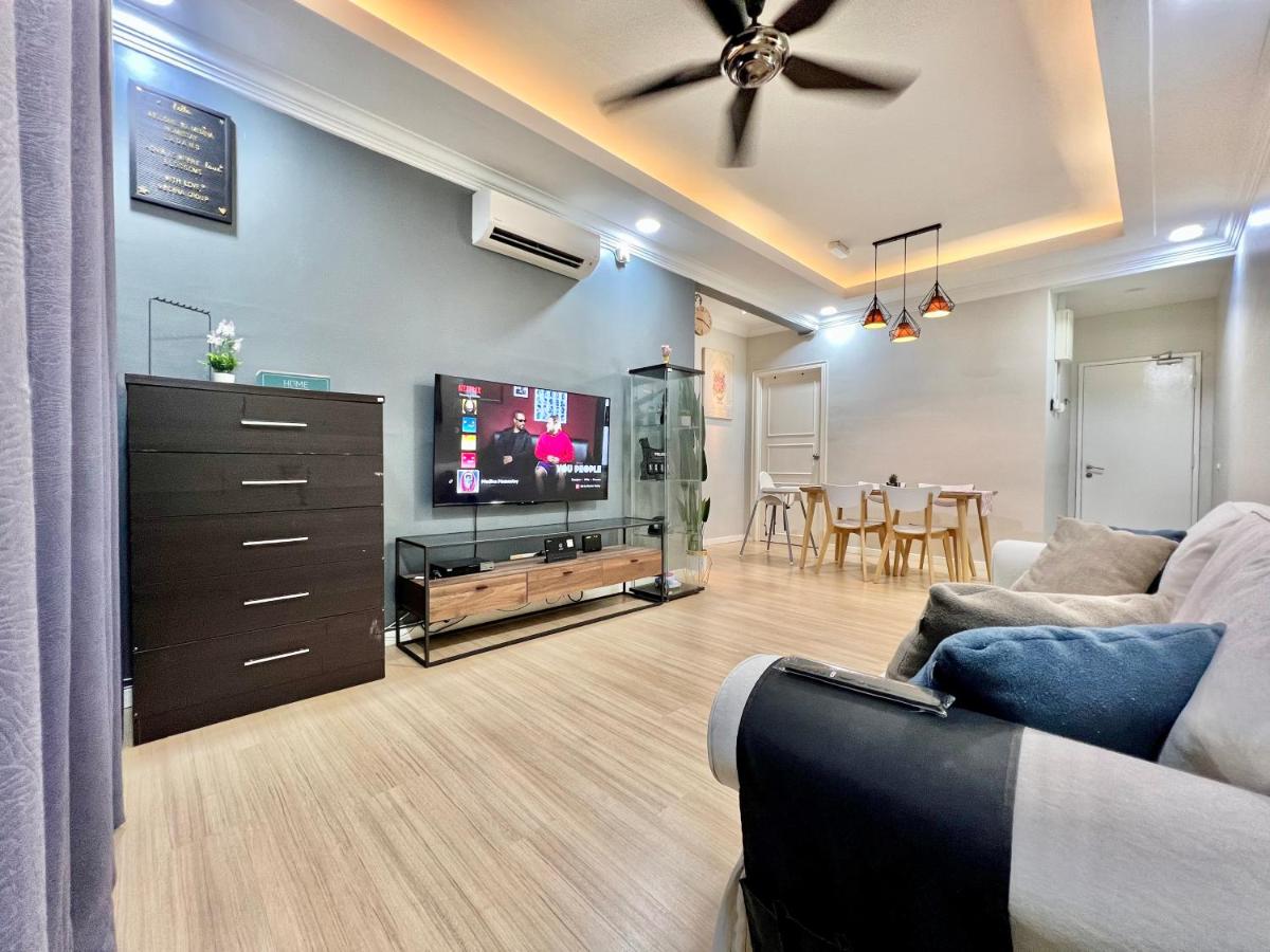 Medina Homestay Batu Burok Beach - Housity