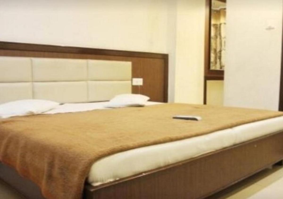 Hotel Swaran Plaza by WB Inn - Housity