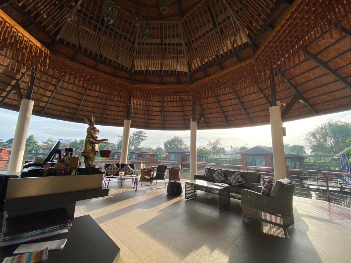 boathouse boutique riverside - Housity