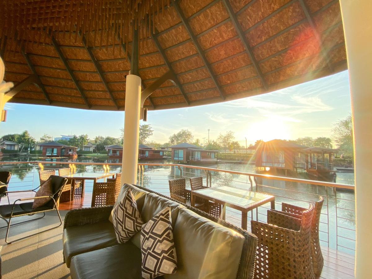 boathouse boutique riverside - Housity