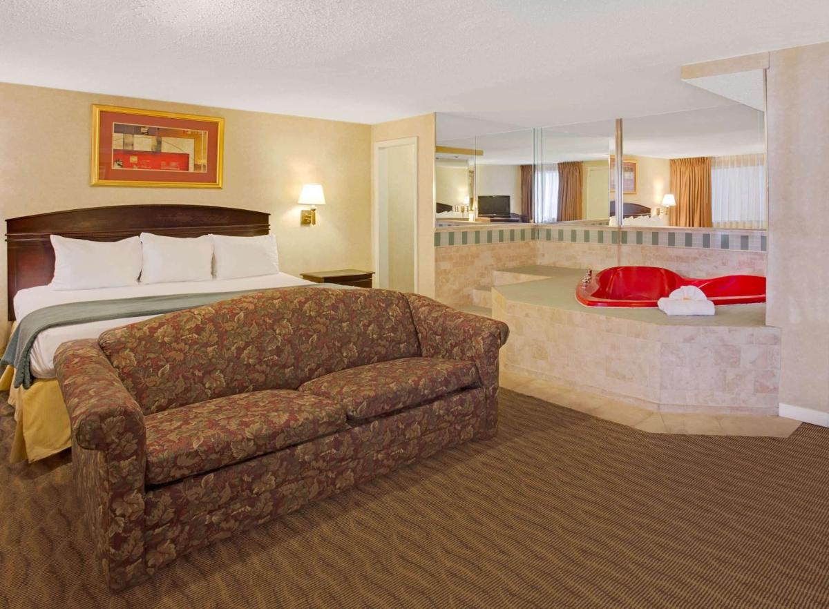 Days Inn by Wyndham Silver Spring - Housity