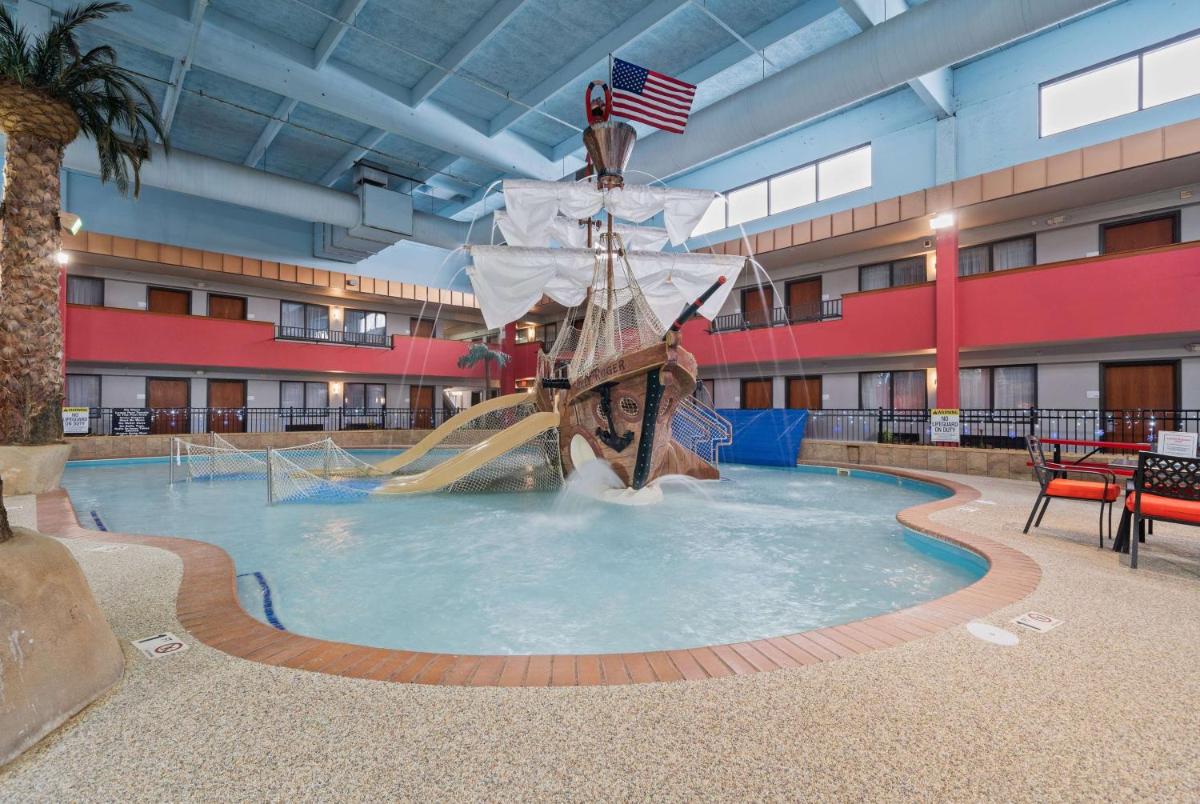 Ramada by Wyndham Sioux Falls Airport - Waterpark Resort & Event Center - Housity