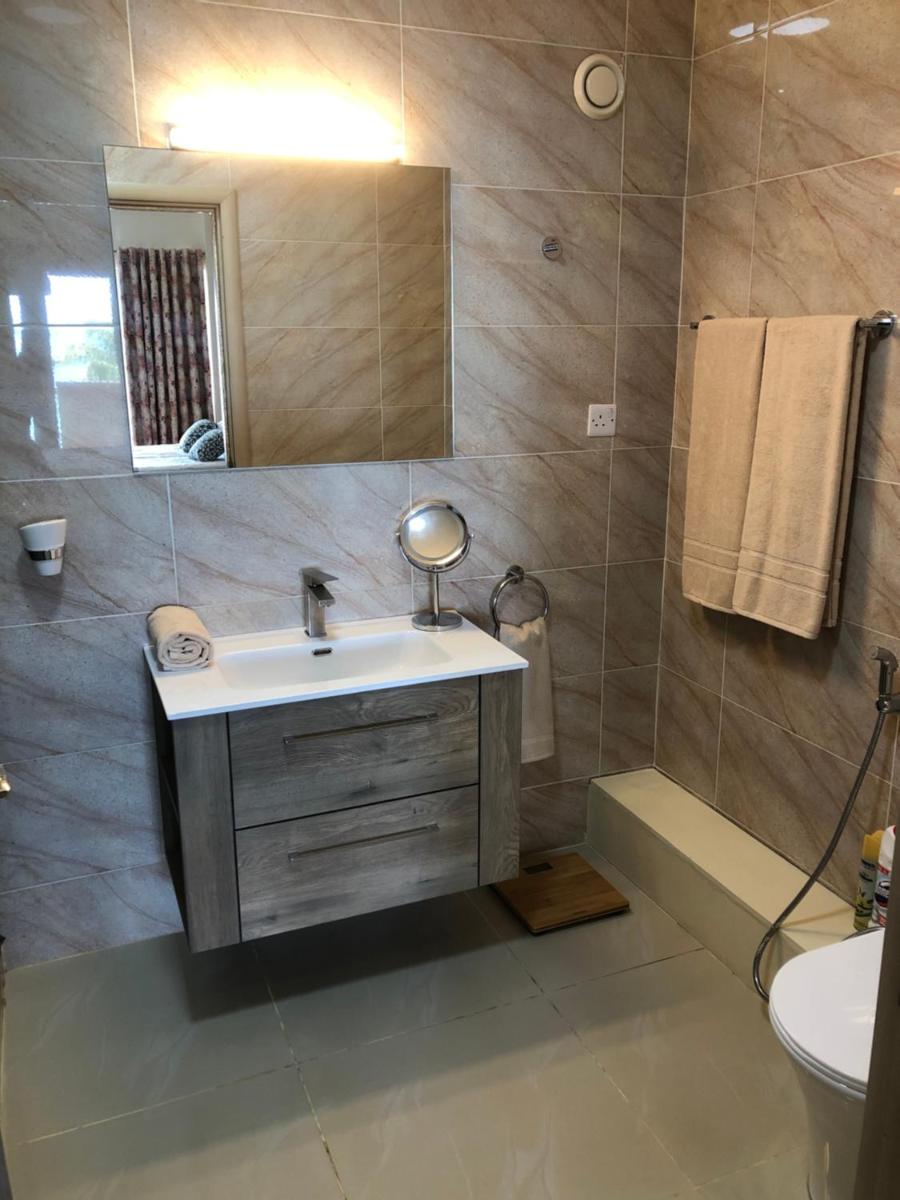 Ocean-view penthouse with roof terrace, Grand Baie, Waterside complex - Housity