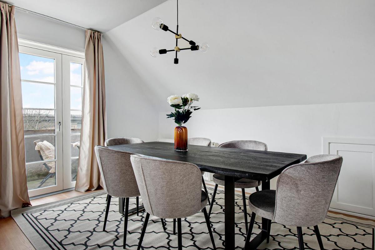 Sanders Charm - Amazing Two-Bedroom Apartment with Shared Garden - Housity