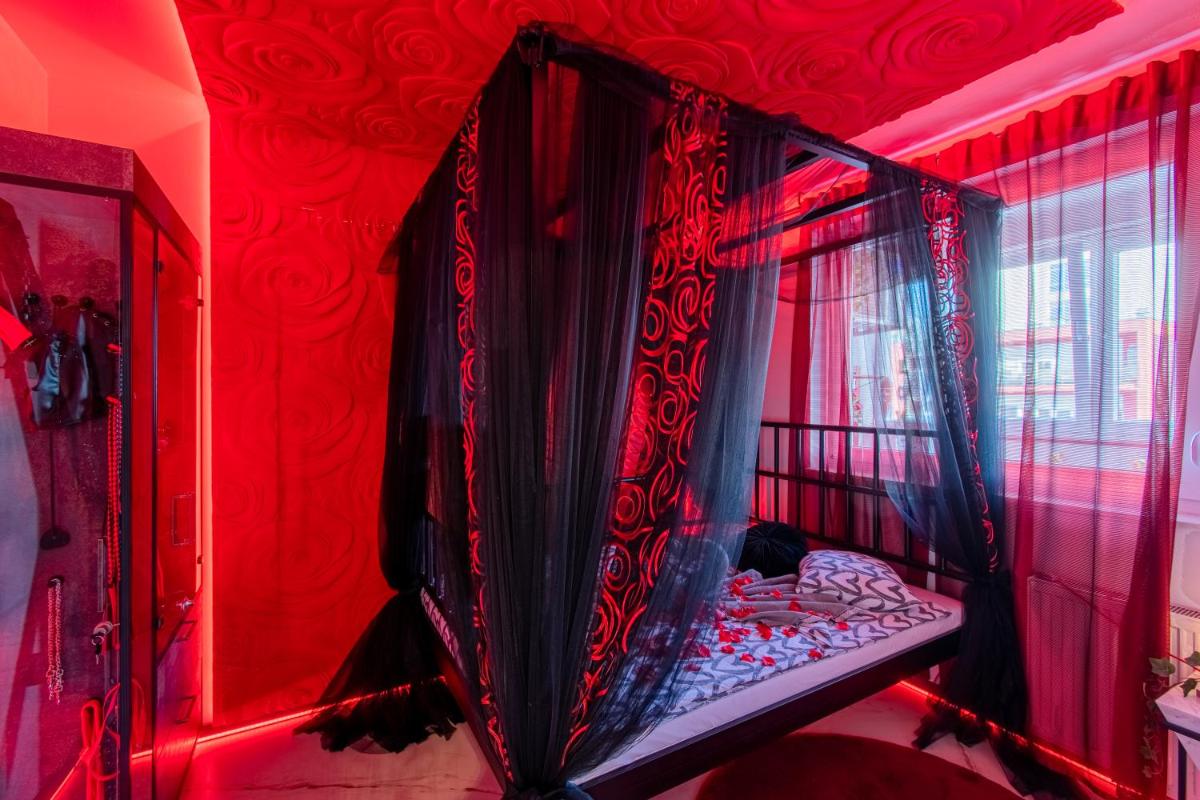Jacuzzi - Love - BDSM - Extra Luxury - EV chargger - Valentine's Day - Red Room - Flexible SelfCheckIns 28 - Housity