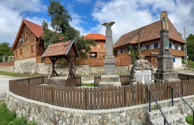 Székelyföld,Siklódi Kő Vendégház, Csűr - Housity