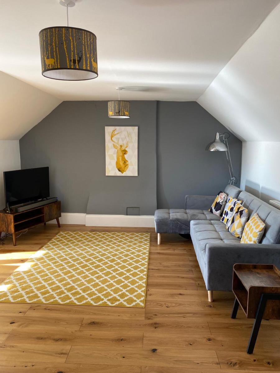 Stylish Georgian Apartment In An Ideal Location - Housity