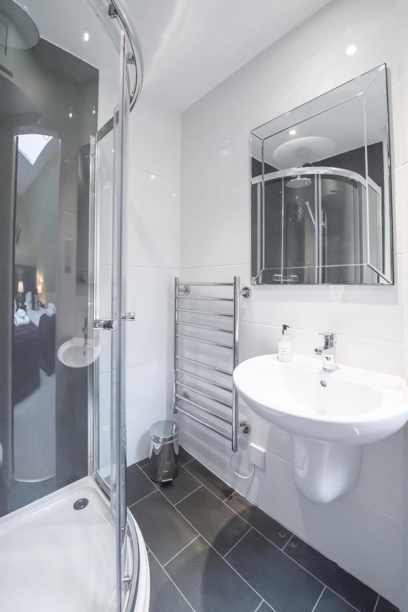 Rossie Ochil House with Hot Tub - Housity