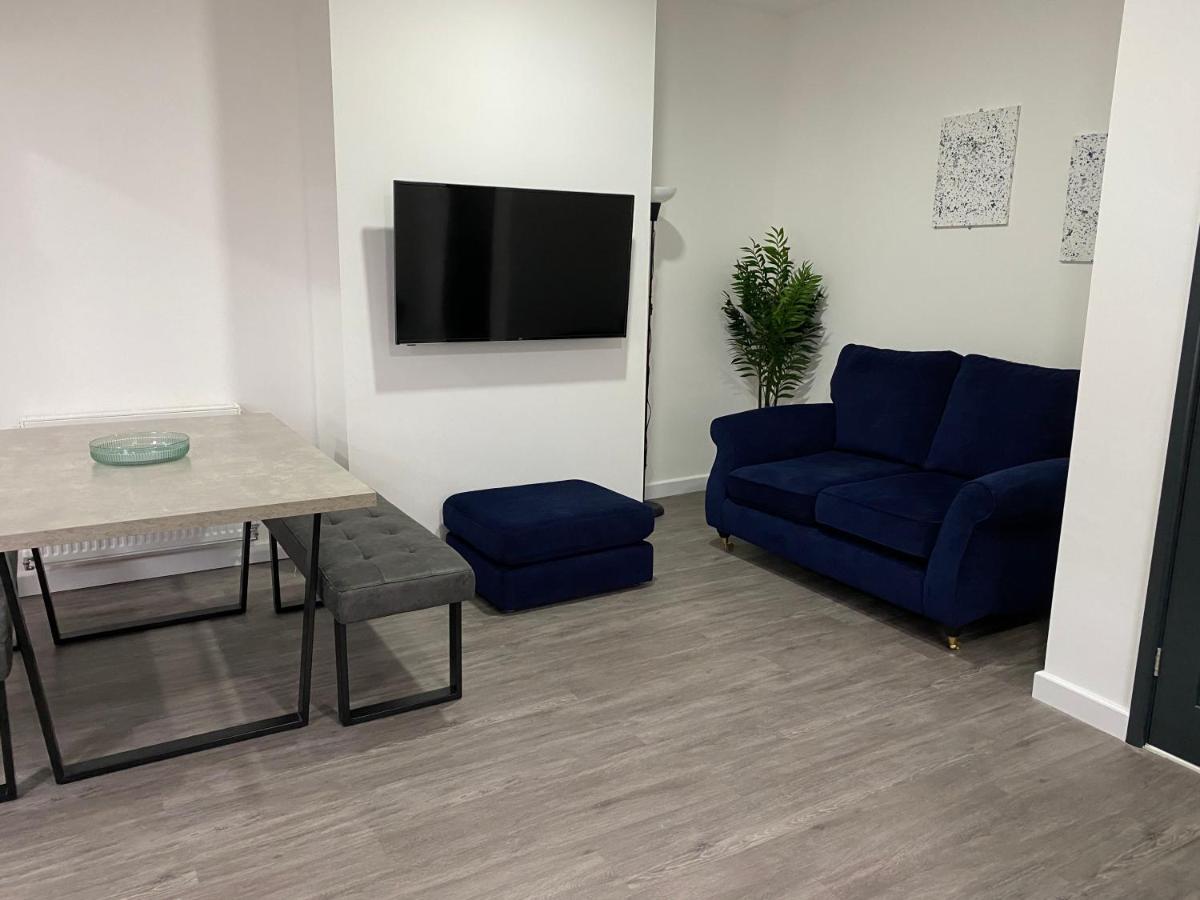 Apex Living NE - Carnegie House 4 Bed House, FREE PARKING FREE WiFi - Housity