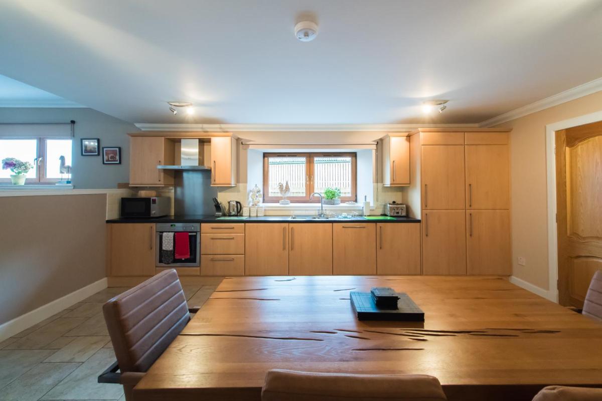 The Old Byre with Hot Tub - Housity